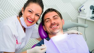 Importanța tratamentelor dentare în revenirea rapidă a sportivilor - Ce rol joacă aparatele dentare și implanturile dentare?