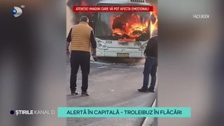 VIDEO - Alertă &icirc;n Capitală! Un troleibuz a izbucnit &icirc;n flăcări
