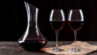 Câte pahare se beau pe 9 martie 2024: 40 sau 44? Iată ce spune tradiția