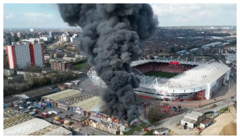 Incendiu stadion Marea Britanie