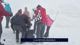 VIDEO - În loc de primăvară, la munte vine iarna. Turiștii de la Bâlea se pot bucura de zăpadă