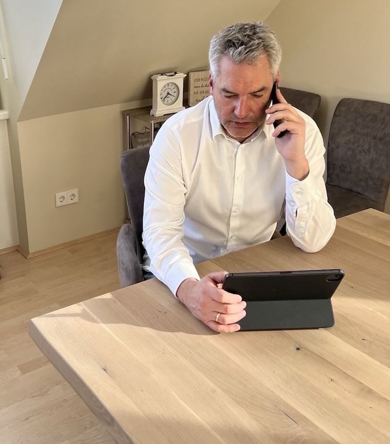 Mesajul postat de Karl Nehammer pe Twitter 