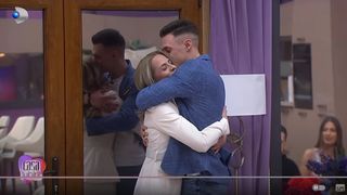 Cea mai mare surpriză pentru Robert - prezența mamei sale în "Casa Iubirii"