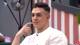 VIDEO. Emoții uriașe pentru Robert din "Casa Iubirii". Ce s-a întâmplat imediat după ce a primit cadouri de ziua lui