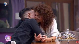 Robert și Giuly au spart gheața. Primele săruturi &icirc;n "Casa Iubirii"