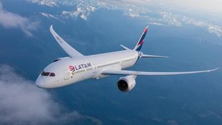 „Oamenii au zburat prin cabină”. Cel puțin 50 de persoane au fost rănite într-o „zguduire puternică” a unui avion