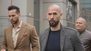 VIDEO-Frații Tate, reținuți din nou! Andrew și Tristan au ajuns pe mâna oamenilor legii din România, după un mandat emis de autoritățile din Marea Britanie. Pentru ce sunt cercetați acum?