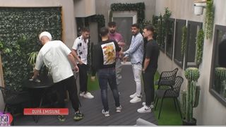 "Bagă-te peste ea, nu mai sta!" A fost război &icirc;ntre tabere &icirc;n "Casa Iubirii". Scene incredibile după emisiune