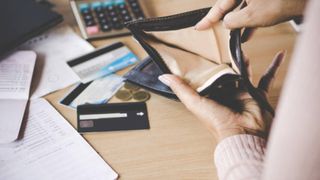 Ce taxe și impozite se plătesc pentru salariul minim pe economie, majorat la 1 ianuarie 2024? Ei sunt cei care au parte de un venit lunar mai mare