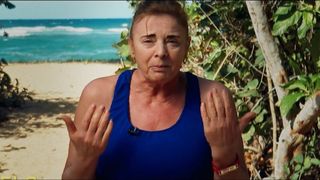 Cine este concurenta de 60 ani care a sărit prima în valurile oceanului, la “Insula de 1 milion”   “Eu, cea mai în vârstă, să sar prima din barcă?!”