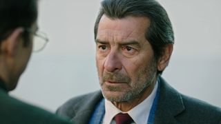 Yekta, pus la pământ de fiul său