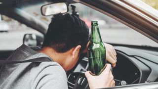 FOTO. Un tânăr din Arad, în stare de ebrietate și fără permis, a fost prins în trafic după ce a furat două mașini