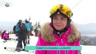 VIDEO - Zăpada din Poiana Brașov a atras o mulțime de turiști. „ Am venit să profit și de un ultim schi pe anul acesta”