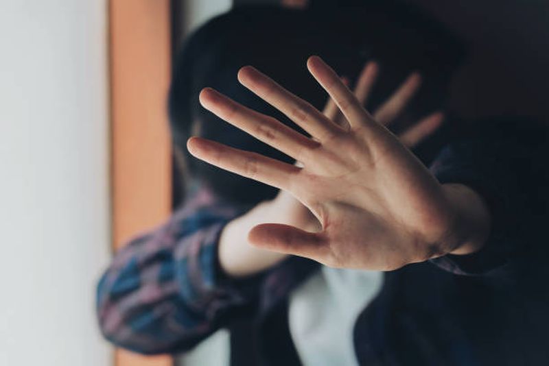 femeie care se apăra