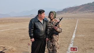 Liderul suprem din Coreea de Nord, apariție surprinzătoare în ziua unui nou test militar amenințător. Detaliul pe care l-au observat mulți