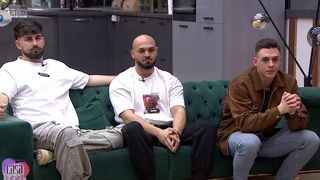 Robert, uimit de reacția fetelor