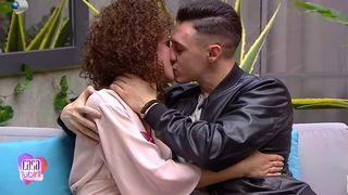 Robert și Giuly au spart gheața. Sărut pasional &icirc;n "Casa Iubirii"