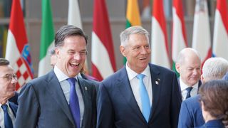 Klaus Iohannis s-a întâlnit față în față cu Mark Rutte, "rivalul" său pentru șefia NATO. Ce au stabilit cei doi