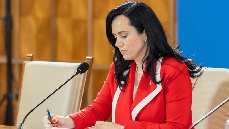 Ministrul Muncii, Simona Bucura-Oprescu