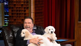 Arnold Schwarzenegger a spus că atât mama, cât și bunica lui au murit din cauza unor probleme cardiace.