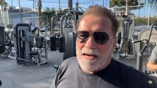 Arnold Schwarzenegger a spus că atât mama, cât și bunica lui au murit din cauza unor probleme cardiace.