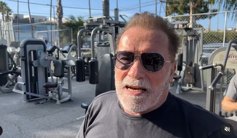 Arnold Schwarzenegger a spus că atât mama, cât și bunica lui au murit din cauza unor probleme cardiace.