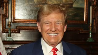 &bdquo;Nu s-a rugat niciodată &icirc;n viața lui&rdquo;. Donald Trump, ridiculizat de Mary Trump