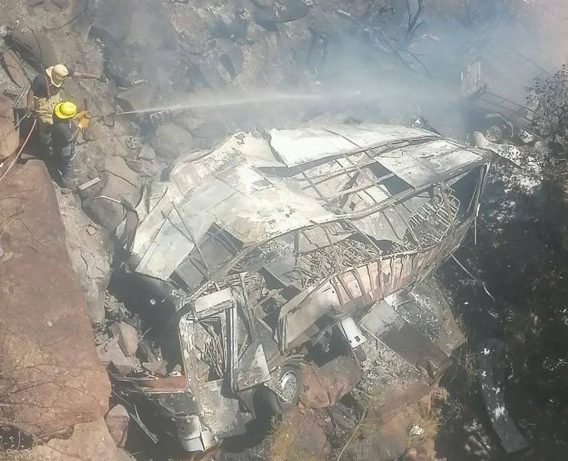 Ministrul a adăugat că guvernul sud-african va ajuta la repatrierea cadavrelor și va efectua o anchetă completă pentru a afla ce a cauzat tragicul accident.