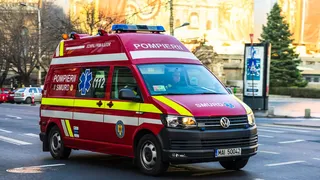 Femeie de 47 de ani din București, reținută după ce și-a înjunghiat soțul de două ori. Bărbatul se află în stare critică la spital