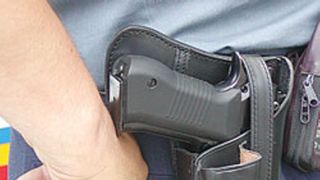 Poliția, chemată la ora 3 noaptea la domiciliul tinerei din Codlea