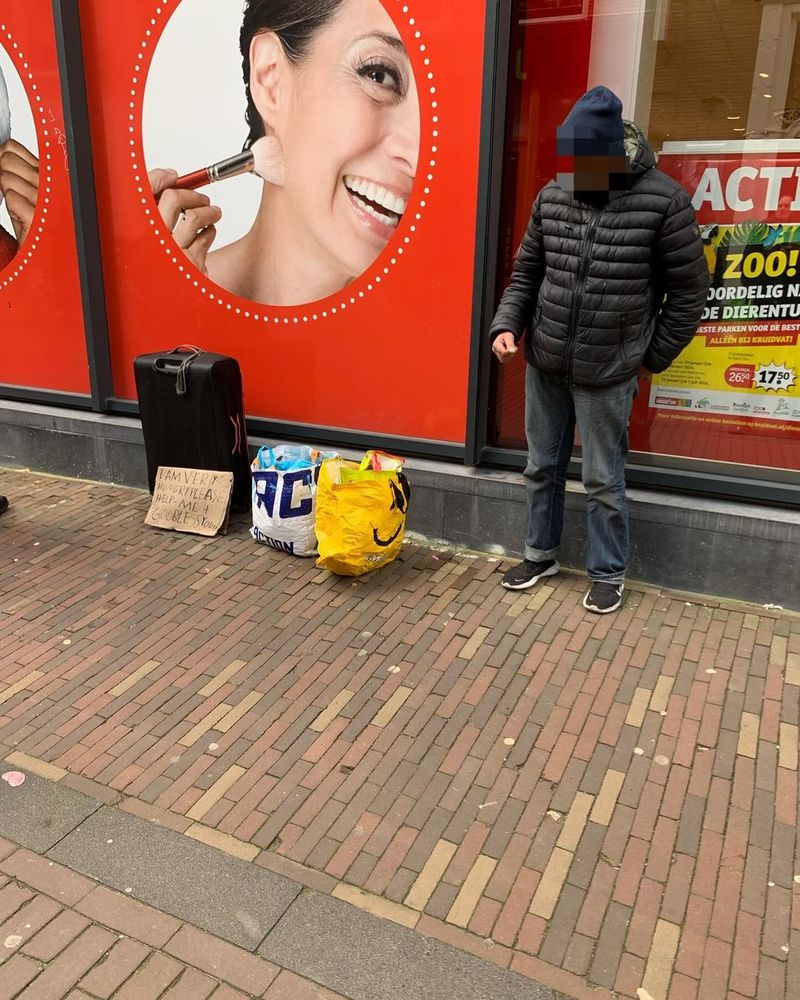 Unul dintre cerșetorii români din Harleem, Olanda