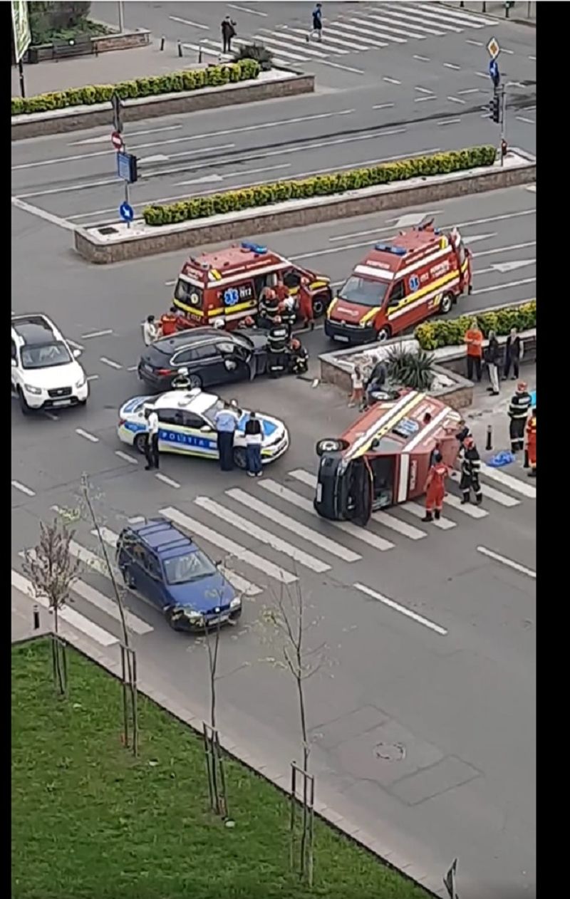 Ambulanta răsturnată în cartierul 13 Septembrie, Panduri