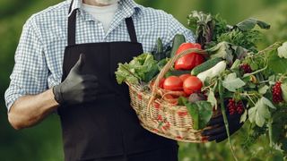 Ei sunt românii care pot primi bani de la stat. Ce trebuie să faci pentru a beneficia de ajutorul financiar