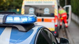 Accident grav în București, între  o ambulanță și un autoturism