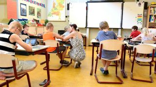 Vrei să îți ajuți copilul să se dezvolte? Iată cum poți face acest lucru cu ajutorul cursurilor de limba engleză