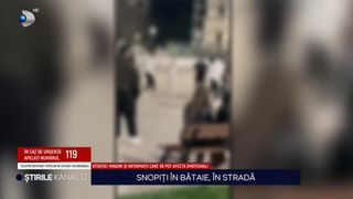 VIDEO- Bătaie ca în filme, în Pitești. Doi tineri și-au aruncat mai multe lovituri, înconjurați de martori
