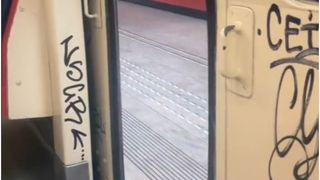 Anchetă metrou uși deschise