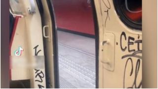 VIDEO: Anchetă la Metrorex! Un tren a fost surprins circulând cu ușile deschise: „Siguranță și încredere”