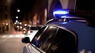 O femeie este cercetată penal, după ce a fost filmată &icirc;n timp ce &icirc;și agresa propria fiică