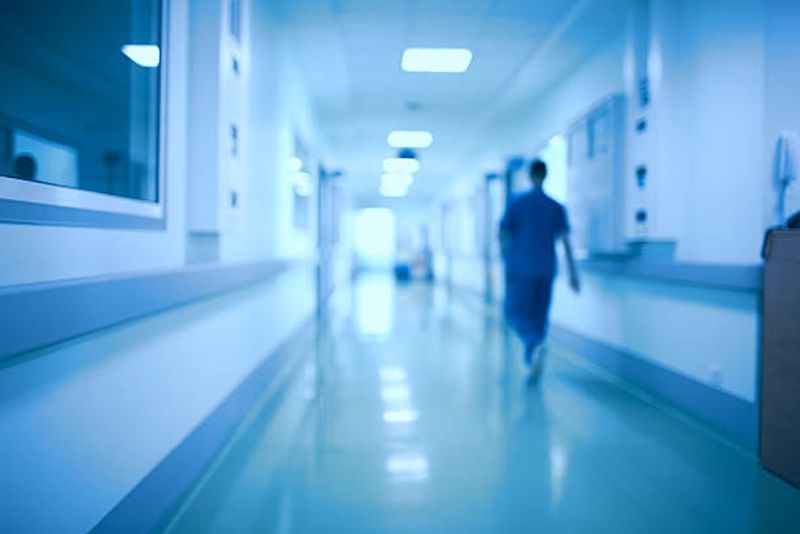 Bărbatul care a primit un transplant de rinichi modificat genetic de la un porc, a fost externat.