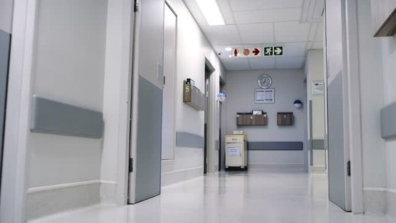 Bărbatul care a primit un transplant de rinichi modificat genetic de la un porc, a fost externat.