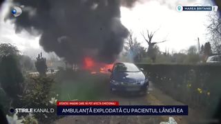 VIDEO - O femeie a fost la un pas de moarte după ce ambulanța &icirc;n care se afla a luat foc. Cum s-a produs incidentul?