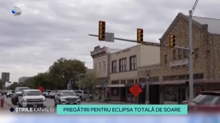 VIDEO - Pregătiri intense pentru eclipsa totală de soare. Oamenii au stat la coadă pentru a-și cumpăra ochelari de protecție