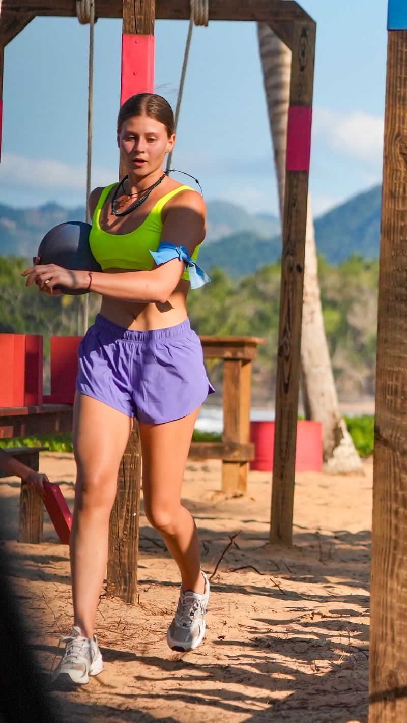 Alexandra, concurentă la „Insula de 1 milion”