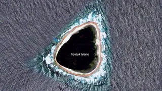 Gaura neagră este o insulă nelocuită denumită Insula Vostok 