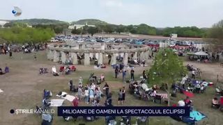 VIDEO - Eclipsa totală de soare a str&acirc;ns curioși din &icirc;ntreaga lume. Oamenii au așteptat cu sufletul la gură fenomenul special
