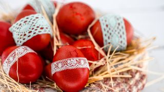 Cât timp se fierb ouăle de Paște și cum le verifici dacă sunt proaspete?