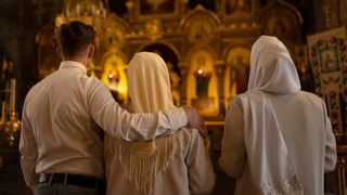 crestini in biserica