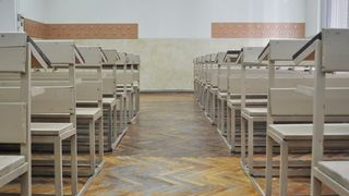 Profesor geografie reținut București