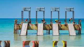 Lupta se intensifică la "Insula de 1 milion”; Mihai a părăsit competiția, Elena în pericol de eliminare, după abandonul în proba decisivă de aseară